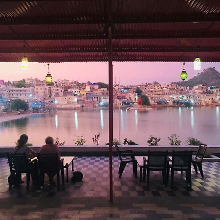 Doctor Alone Hostel พุชการ์ ภายนอก รูปภาพ