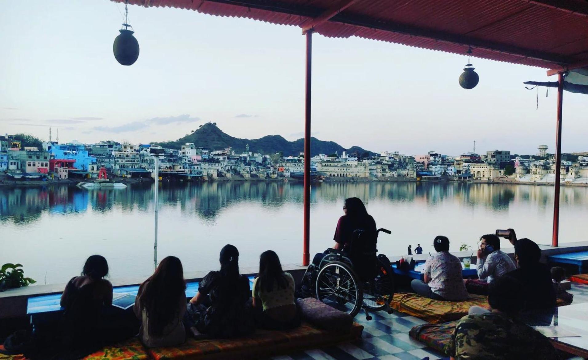 Doctor Alone Hostel พุชการ์ ภายนอก รูปภาพ