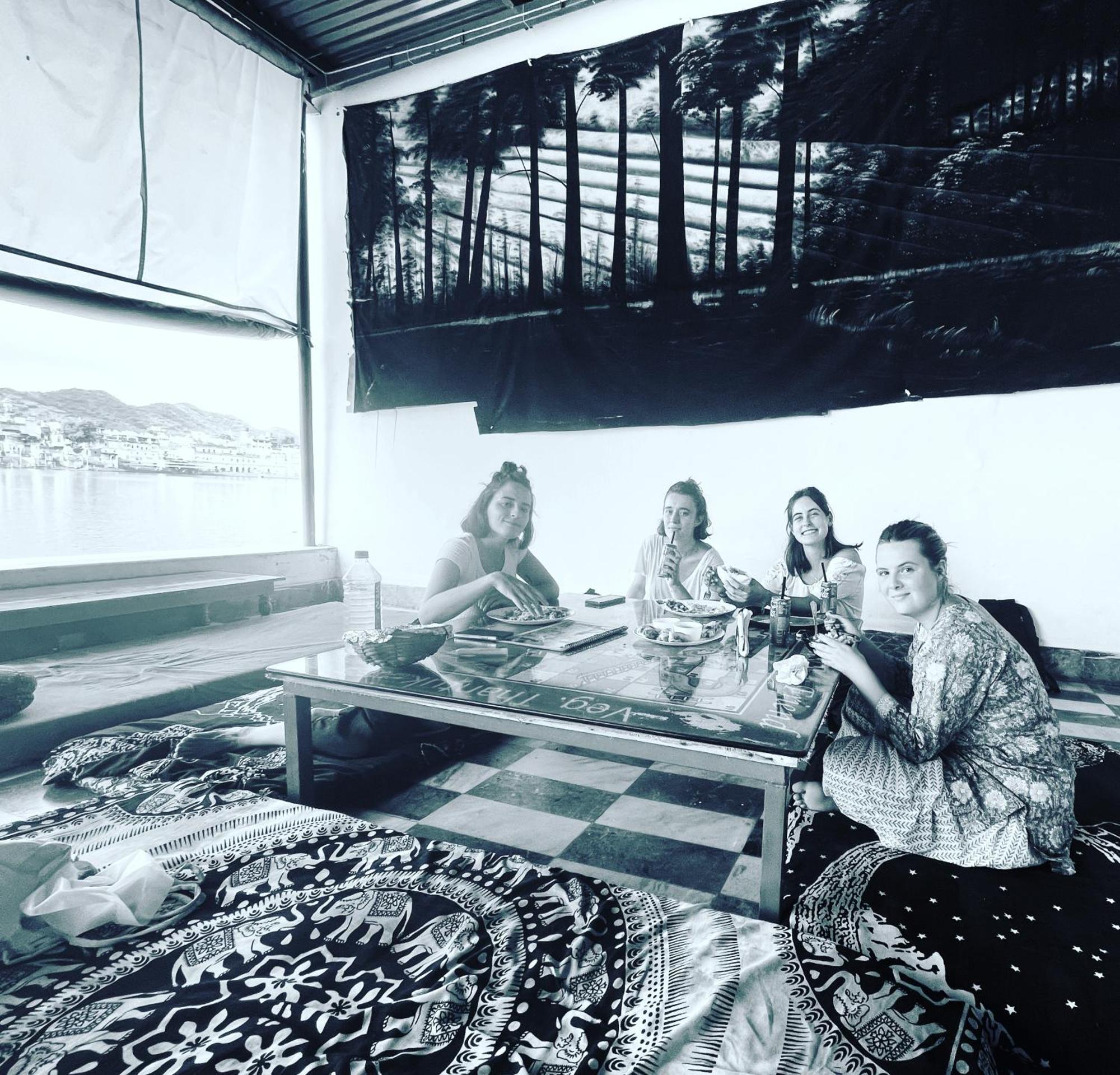 Doctor Alone Hostel พุชการ์ ภายนอก รูปภาพ