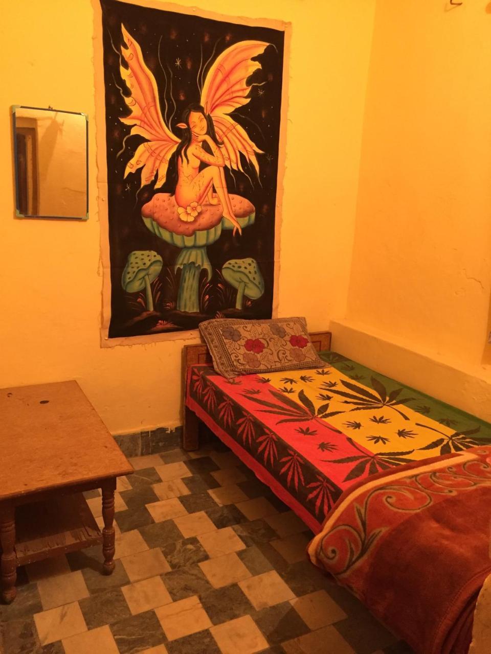 Doctor Alone Hostel พุชการ์ ภายนอก รูปภาพ