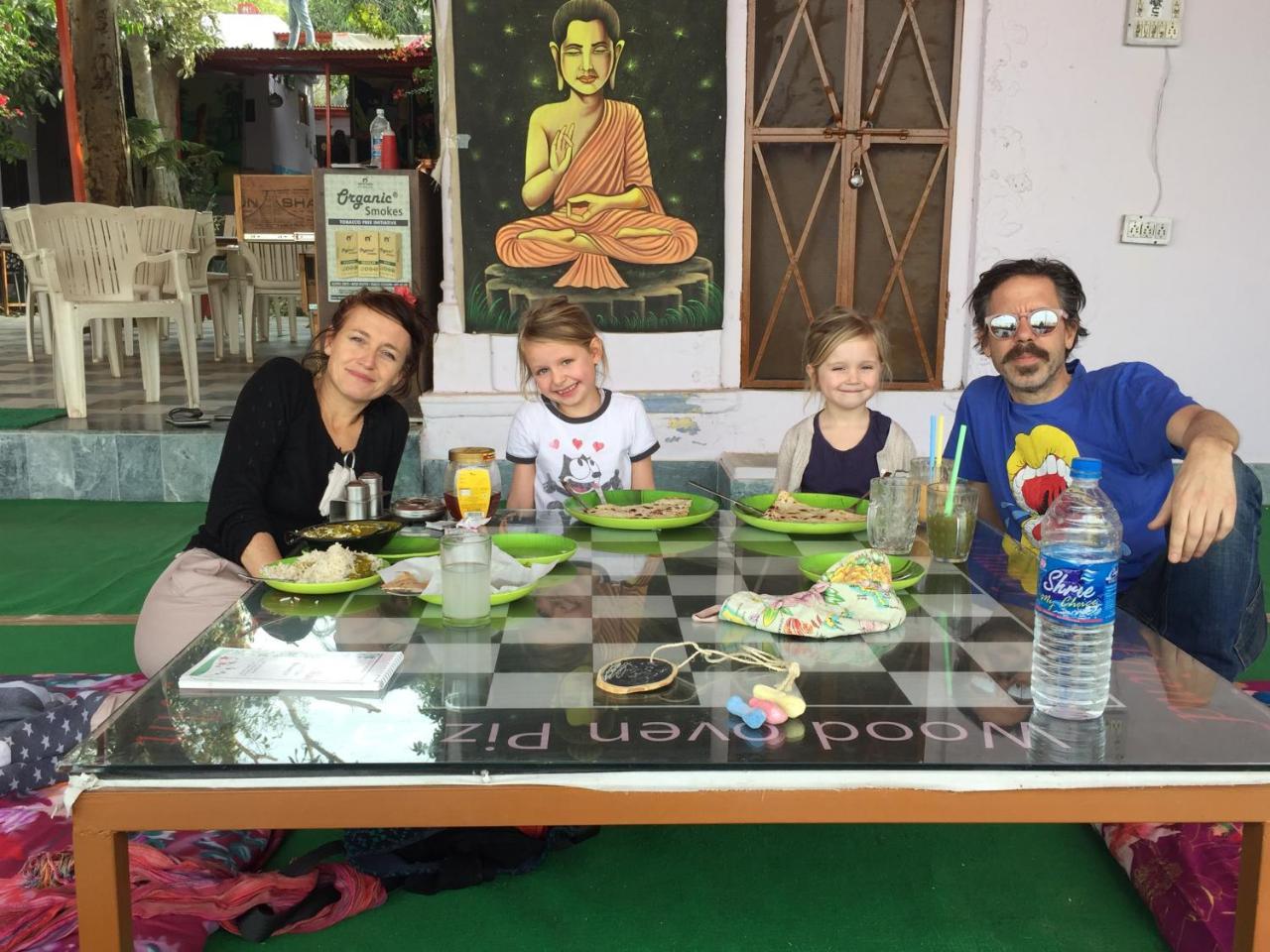 Doctor Alone Hostel พุชการ์ ภายนอก รูปภาพ
