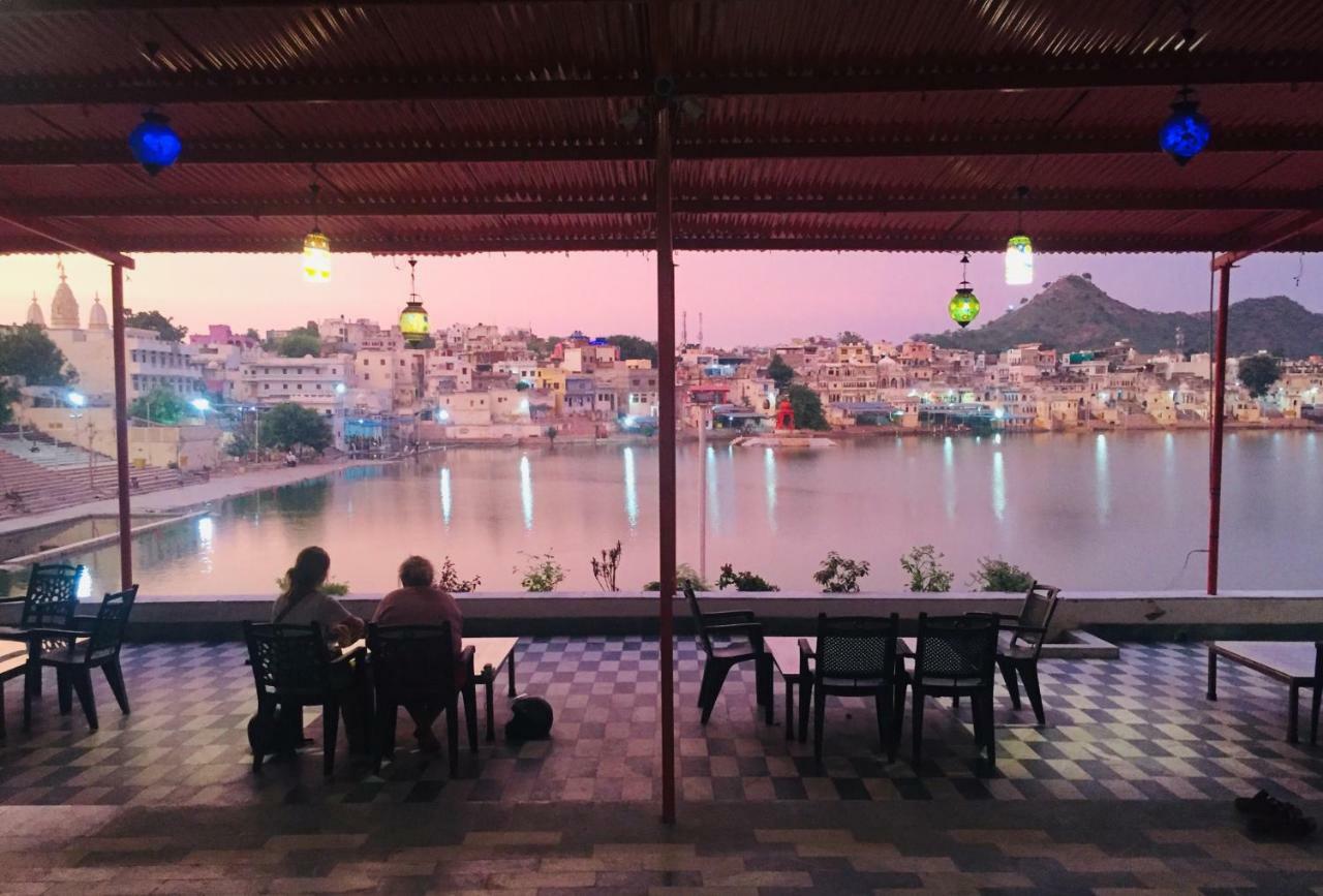 Doctor Alone Hostel พุชการ์ ภายนอก รูปภาพ